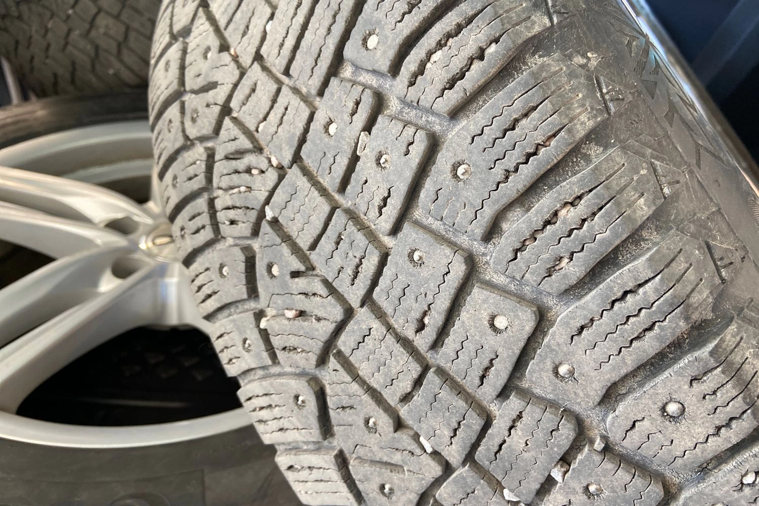 ruskea (beige) Volkswagen Tiguan 2018 kuva 16.