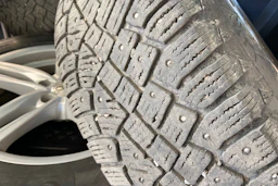 ruskea (beige) Volkswagen Tiguan 2018 kuva 16.