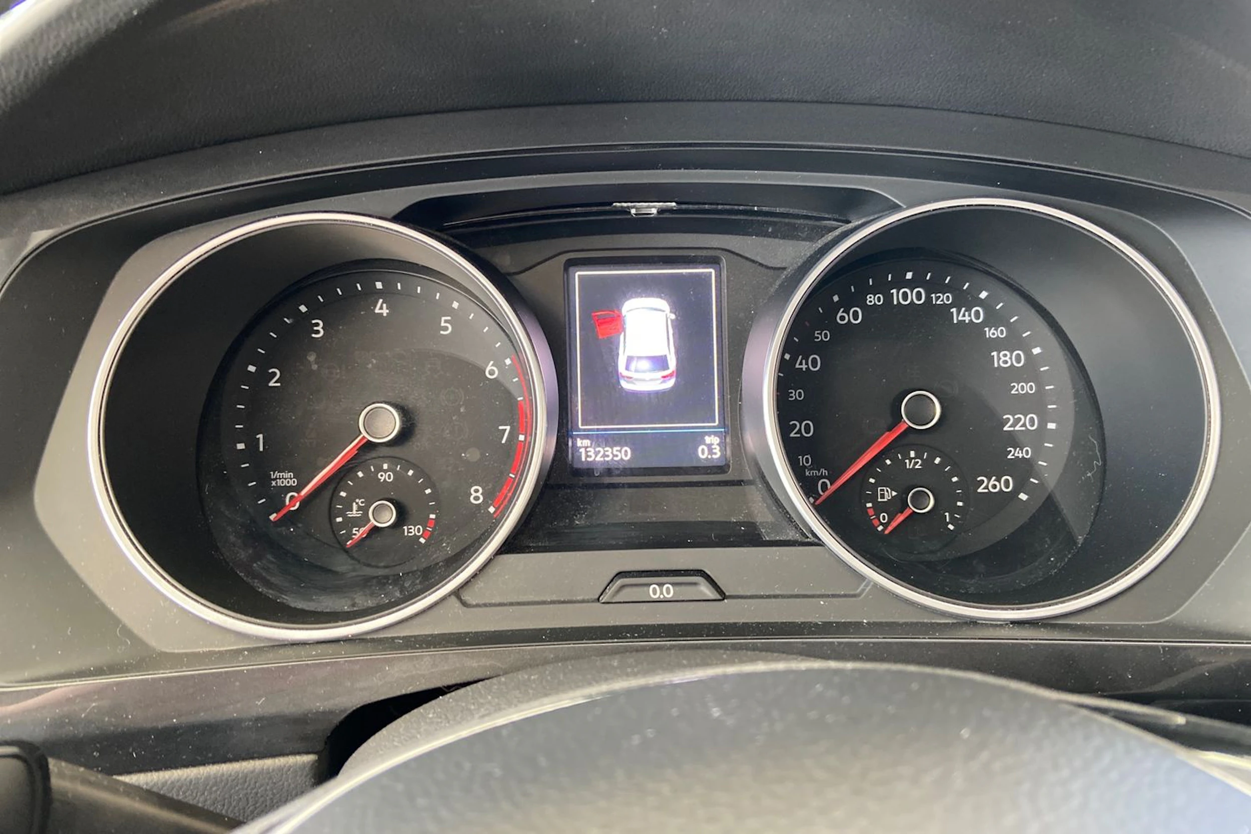 ruskea (beige) Volkswagen Tiguan 2018 kuva 18.