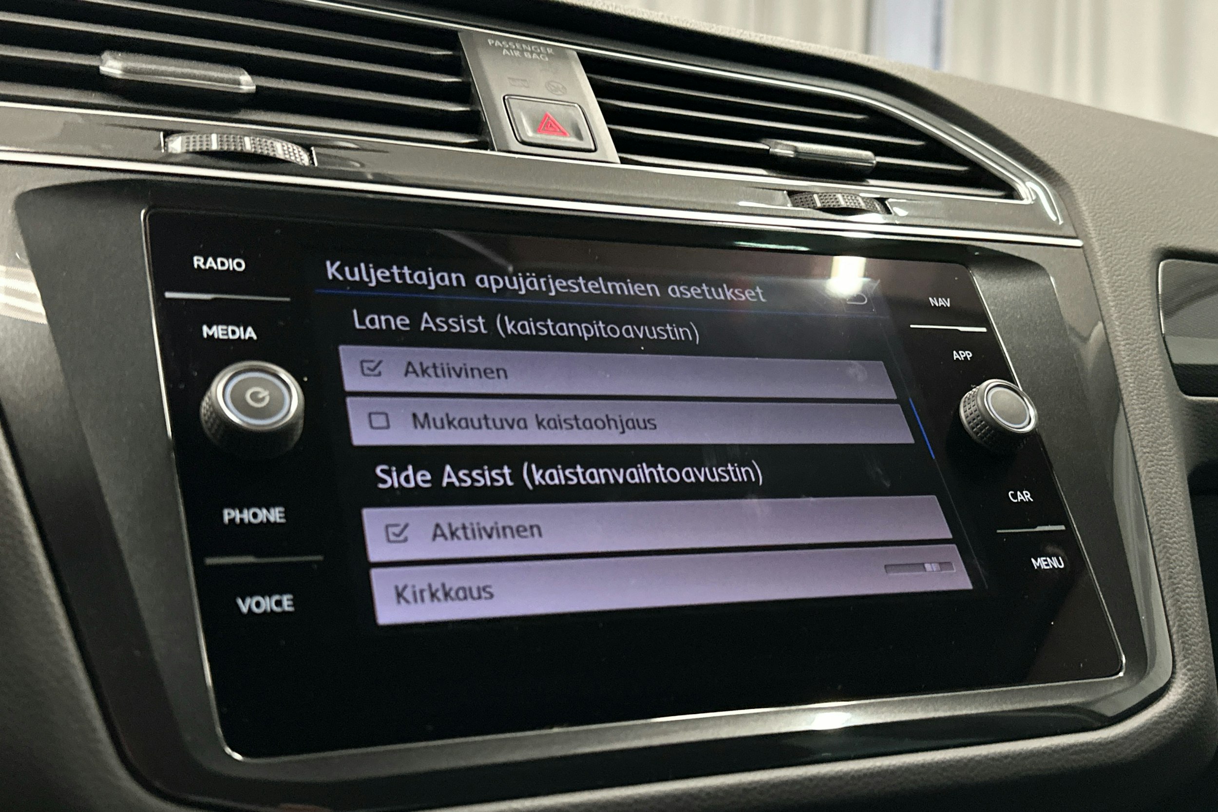 punainen Volkswagen Tiguan 2018 kuva 19.