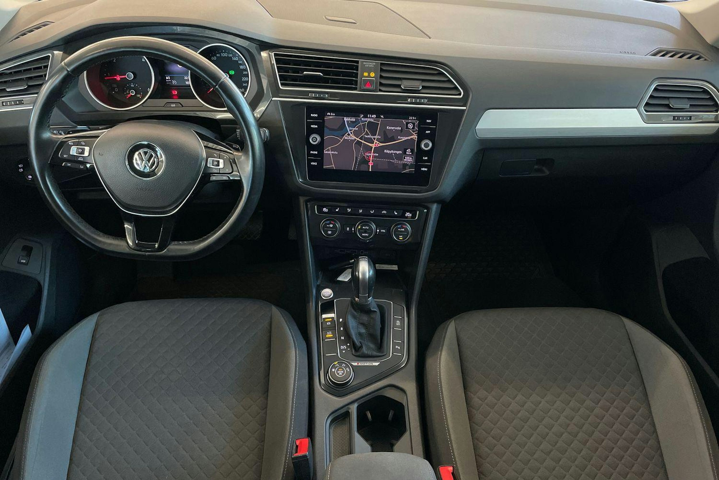 valkoinen Volkswagen Tiguan 2018 kuva 9.