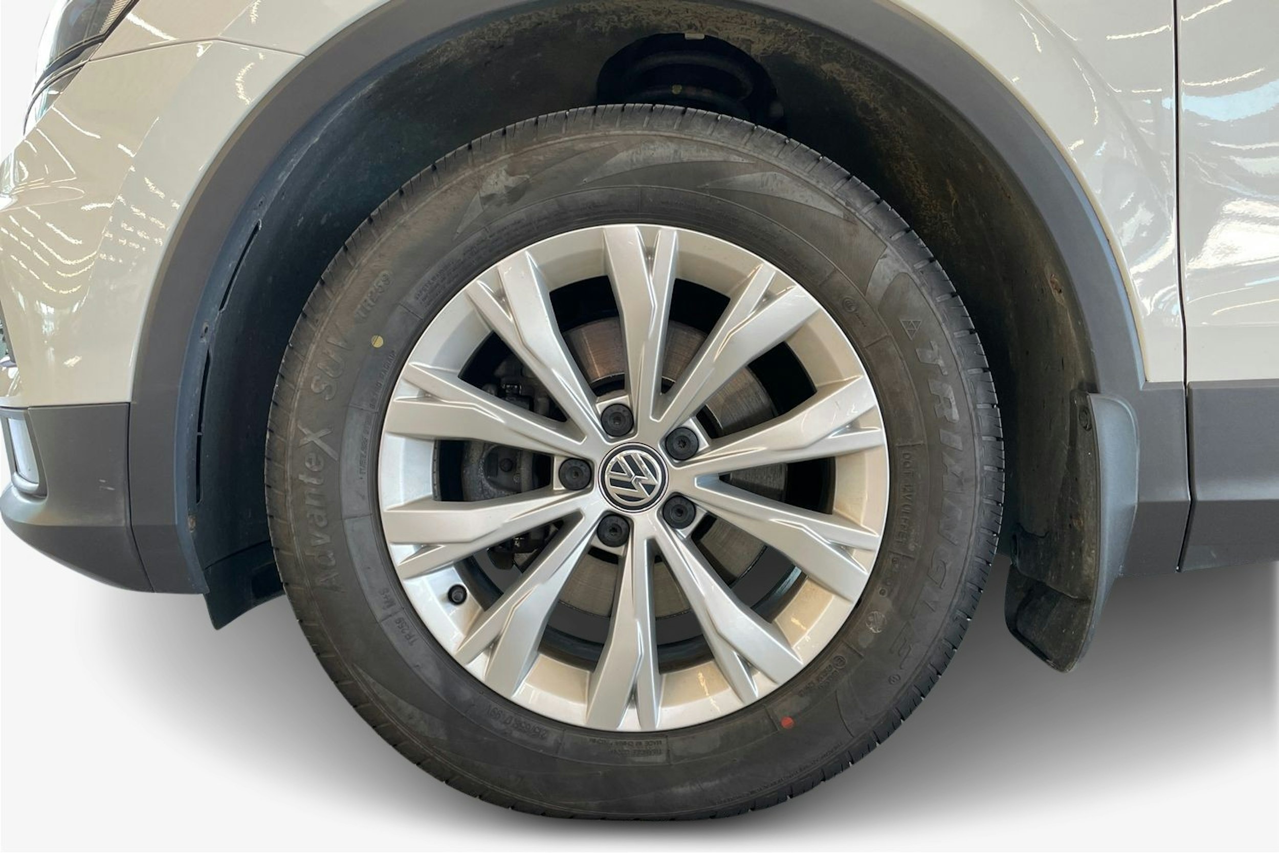 valkoinen Volkswagen Tiguan 2018 kuva 11.