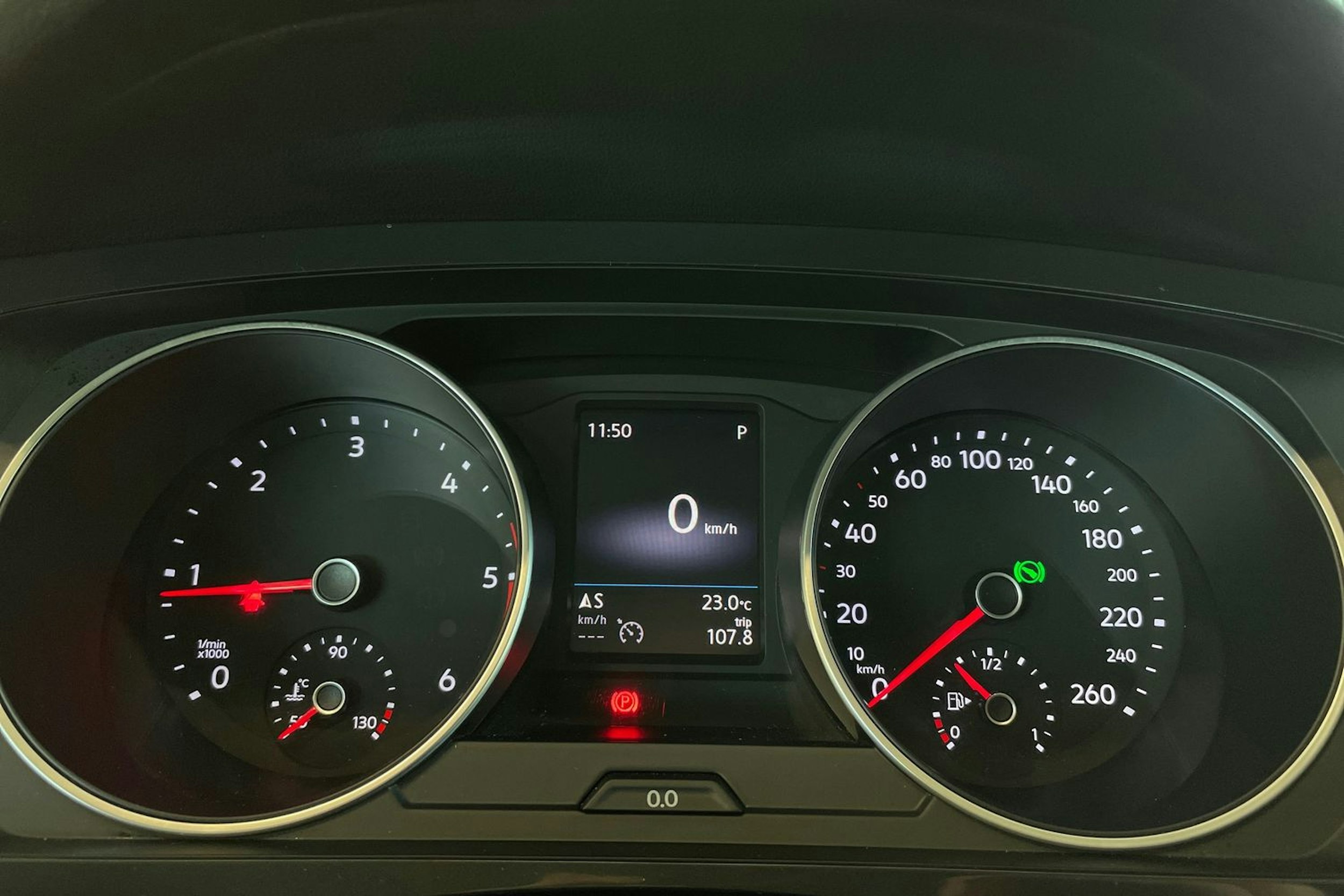 valkoinen Volkswagen Tiguan 2018 kuva 16.