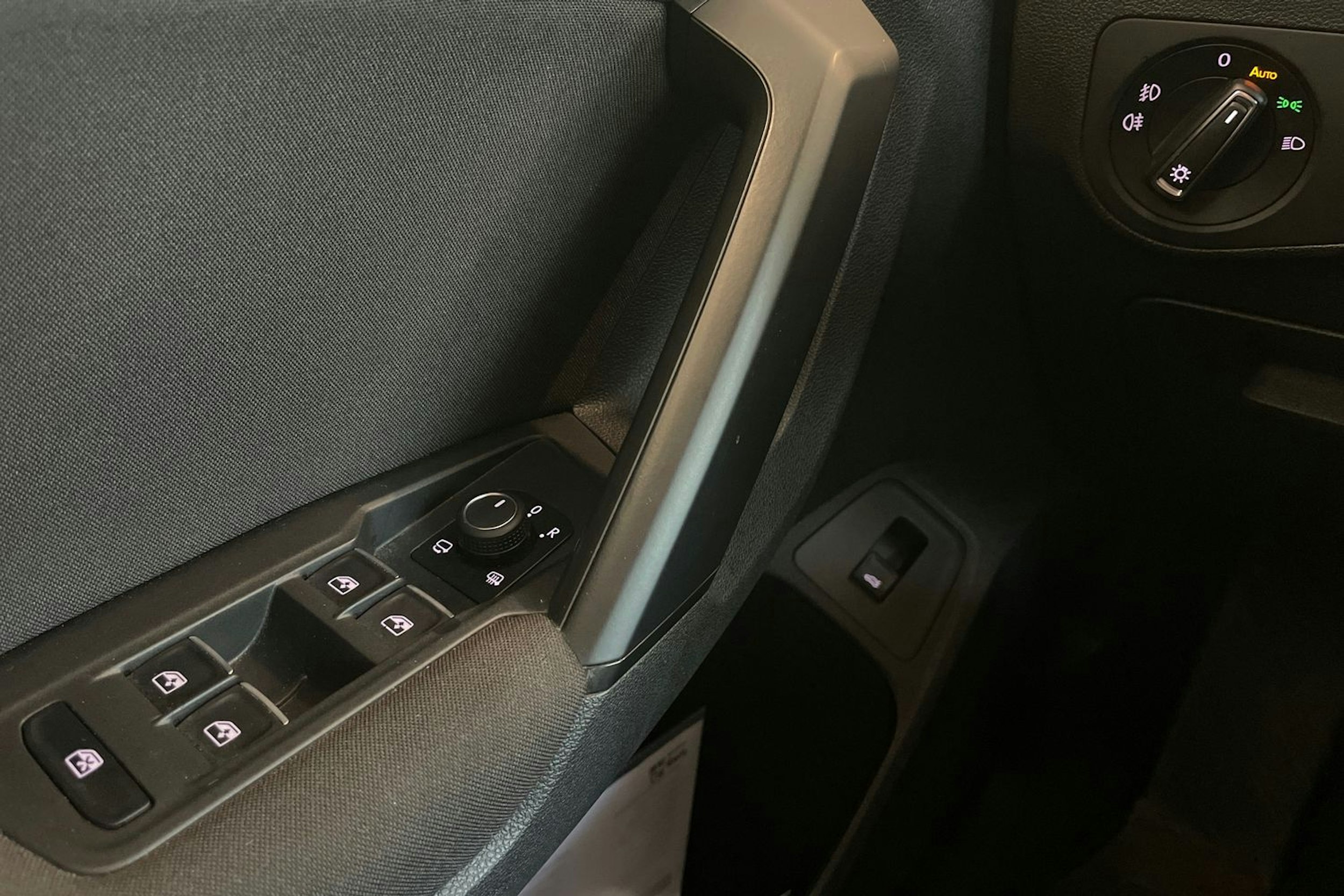 valkoinen Volkswagen Tiguan 2018 kuva 19.