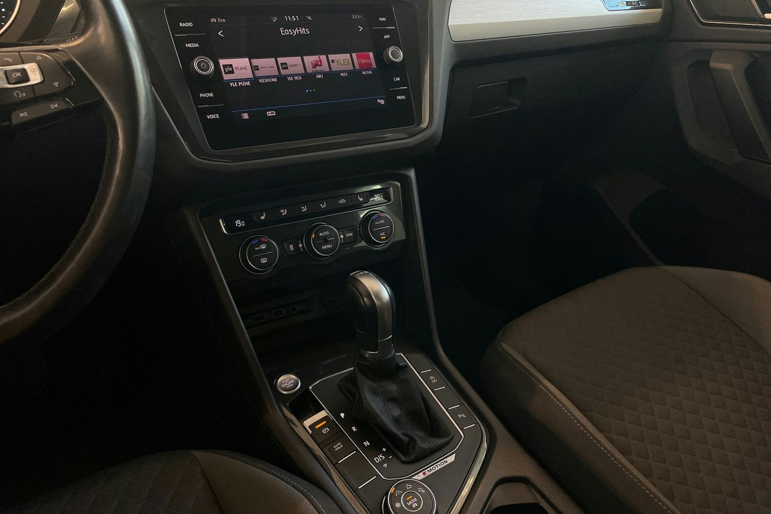 valkoinen Volkswagen Tiguan 2018 kuva 20.