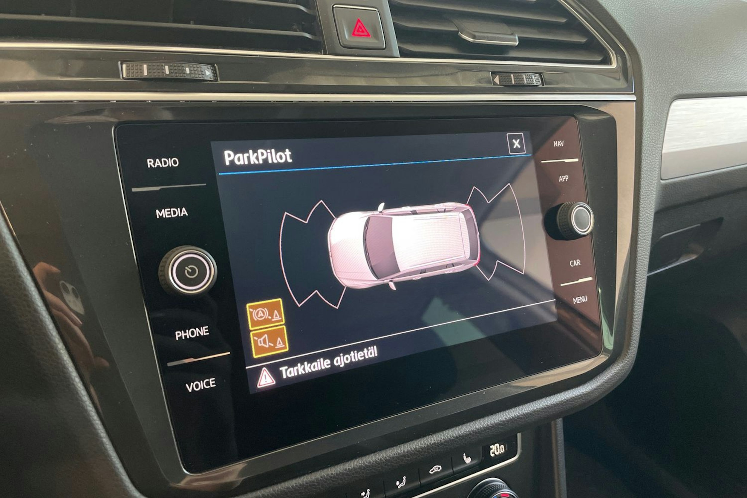 valkoinen Volkswagen Tiguan 2018 kuva 22.