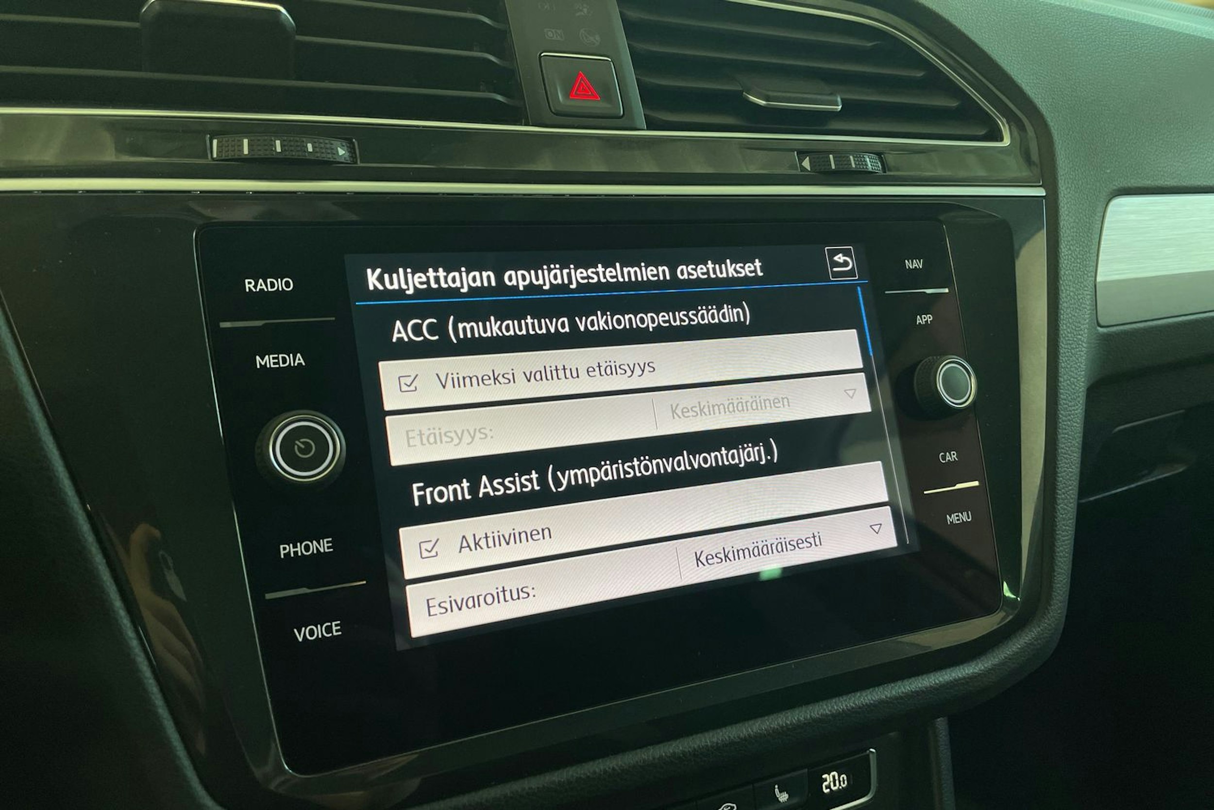 valkoinen Volkswagen Tiguan 2018 kuva 24.