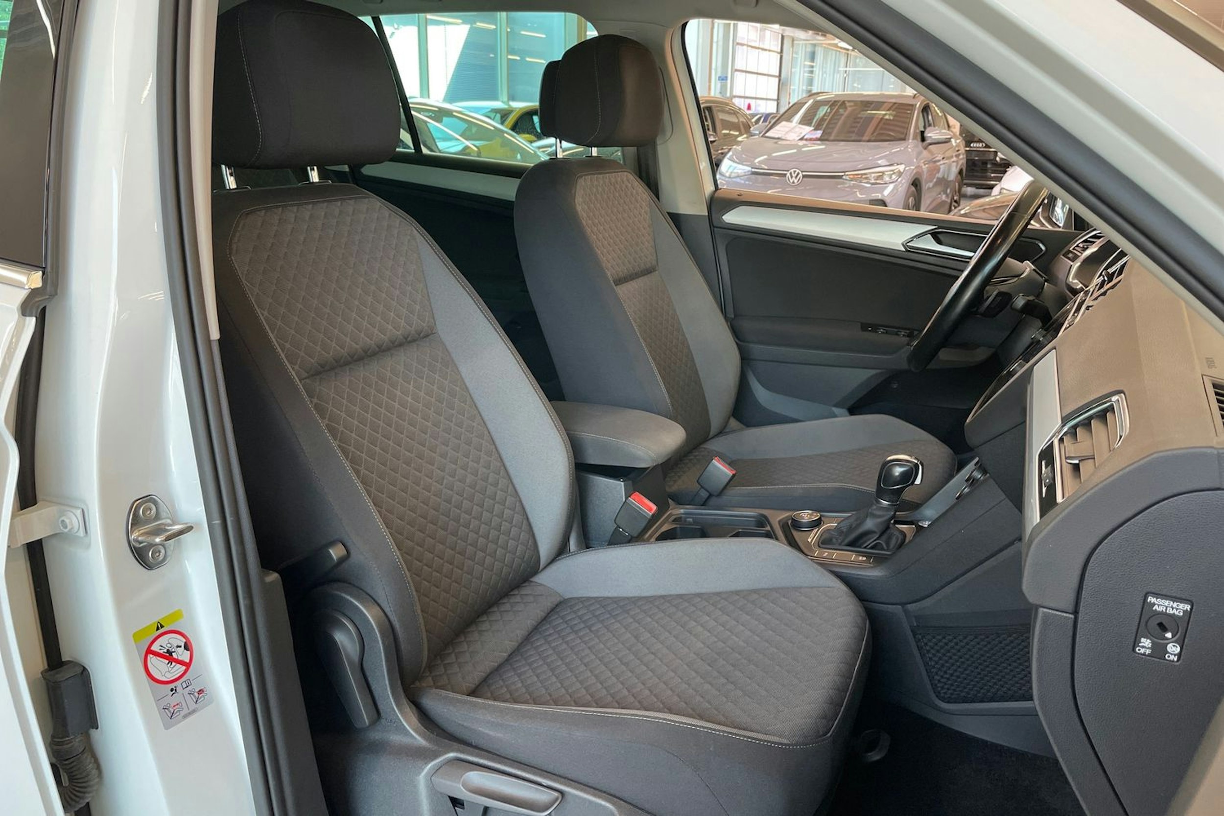 valkoinen Volkswagen Tiguan 2018 kuva 27.