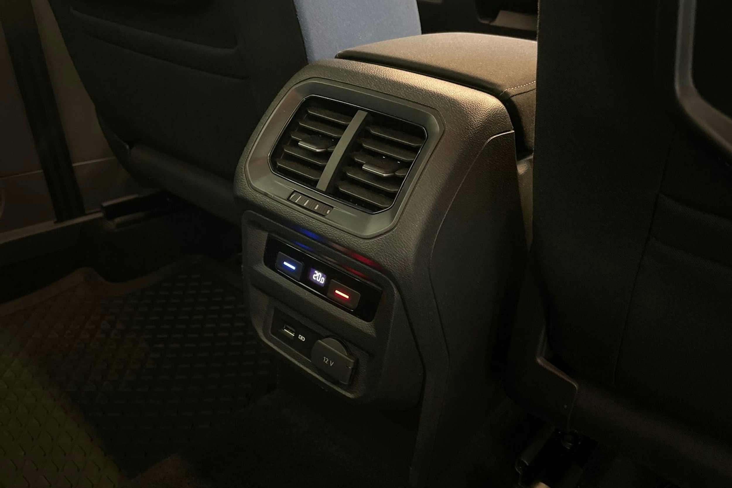 valkoinen Volkswagen Tiguan 2018 kuva 29.