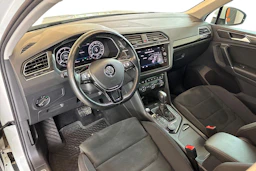 Valkoinen Volkswagen Tiguan 2018 kuva 8.