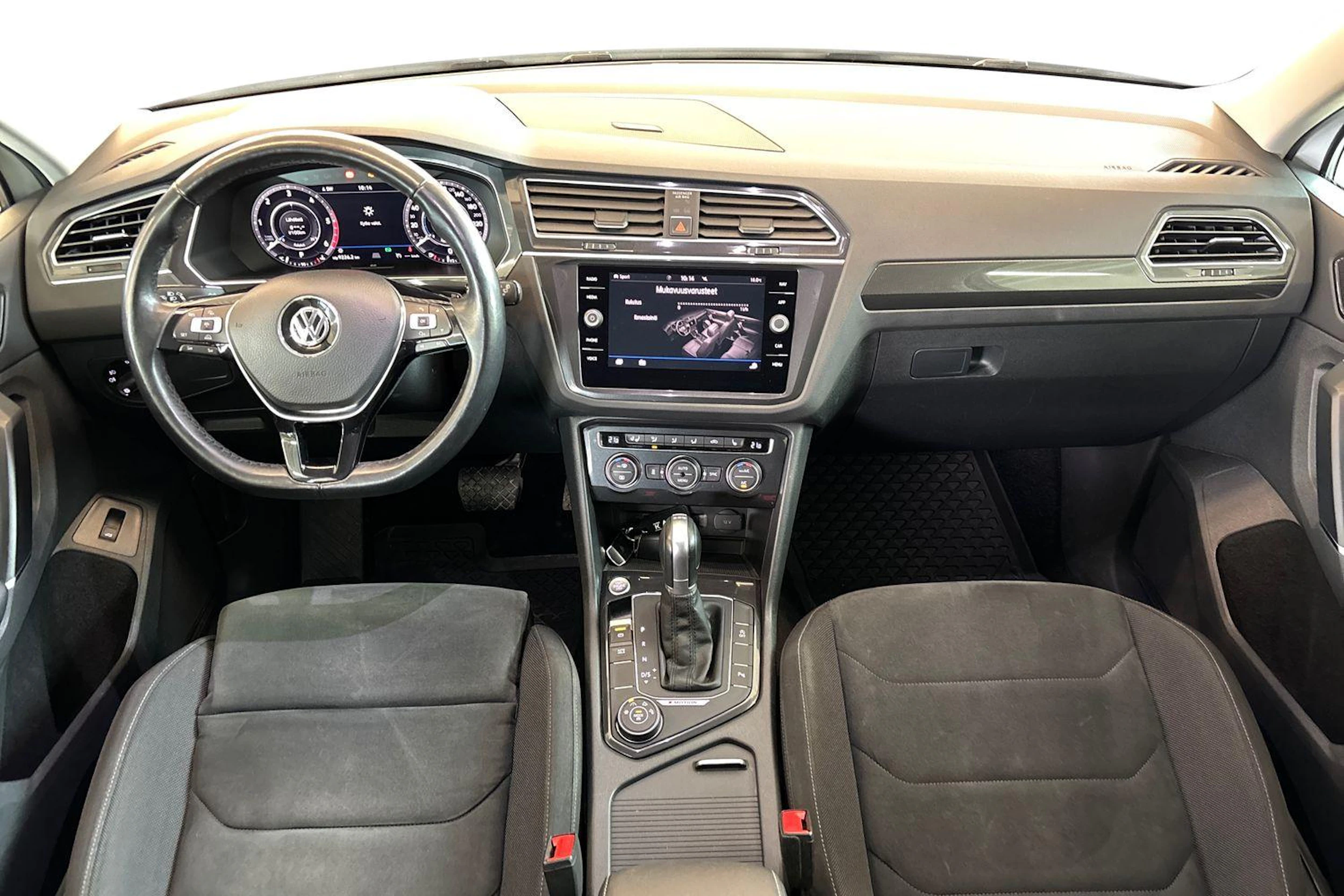 Valkoinen Volkswagen Tiguan 2018 kuva 9.