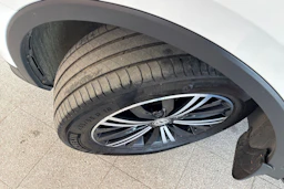 Valkoinen Volkswagen Tiguan 2018 kuva 16.