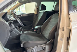 Valkoinen Volkswagen Tiguan 2018 kuva 17.