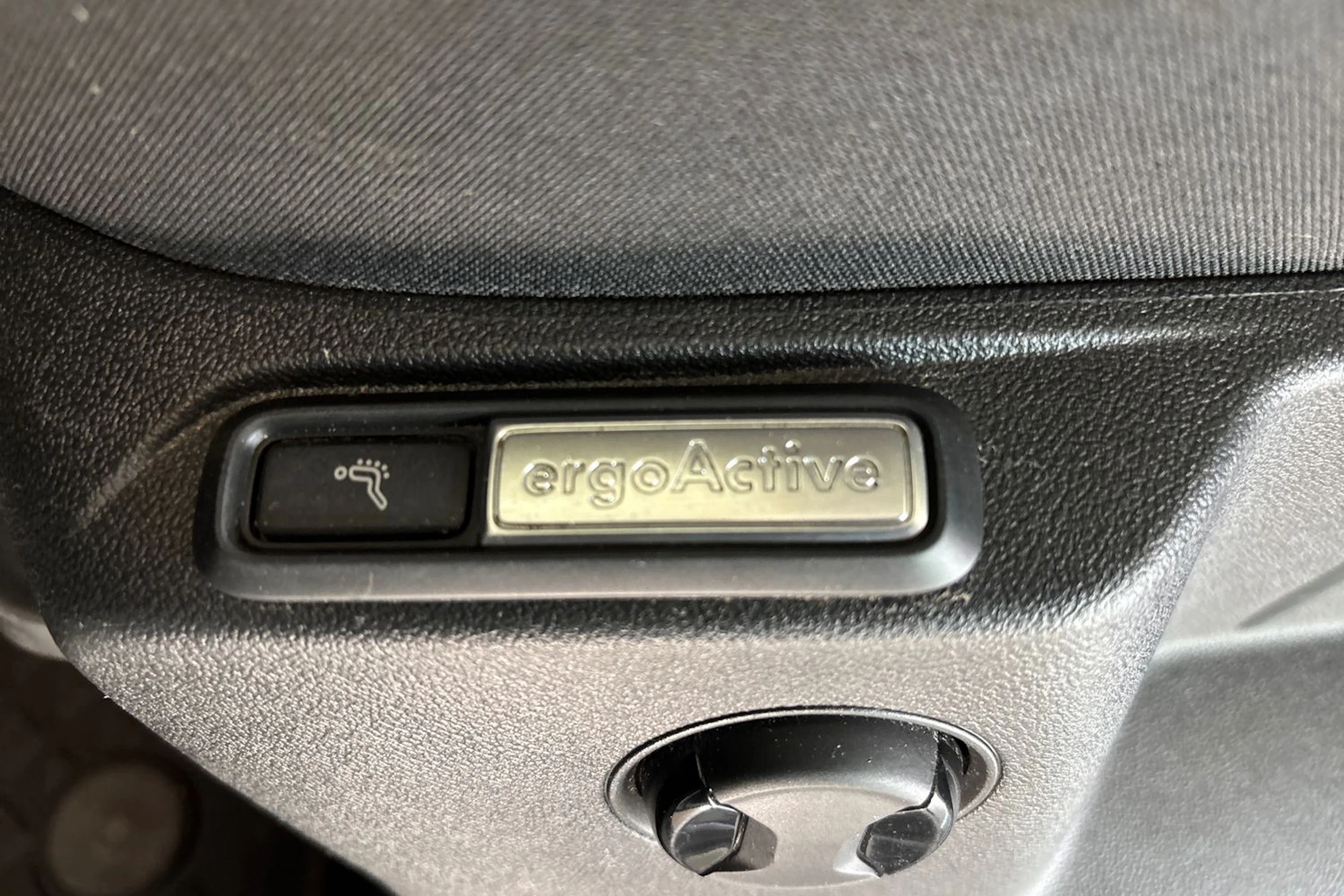 Valkoinen Volkswagen Tiguan 2018 kuva 18.