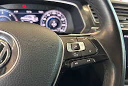 Valkoinen Volkswagen Tiguan 2018 kuva 22.