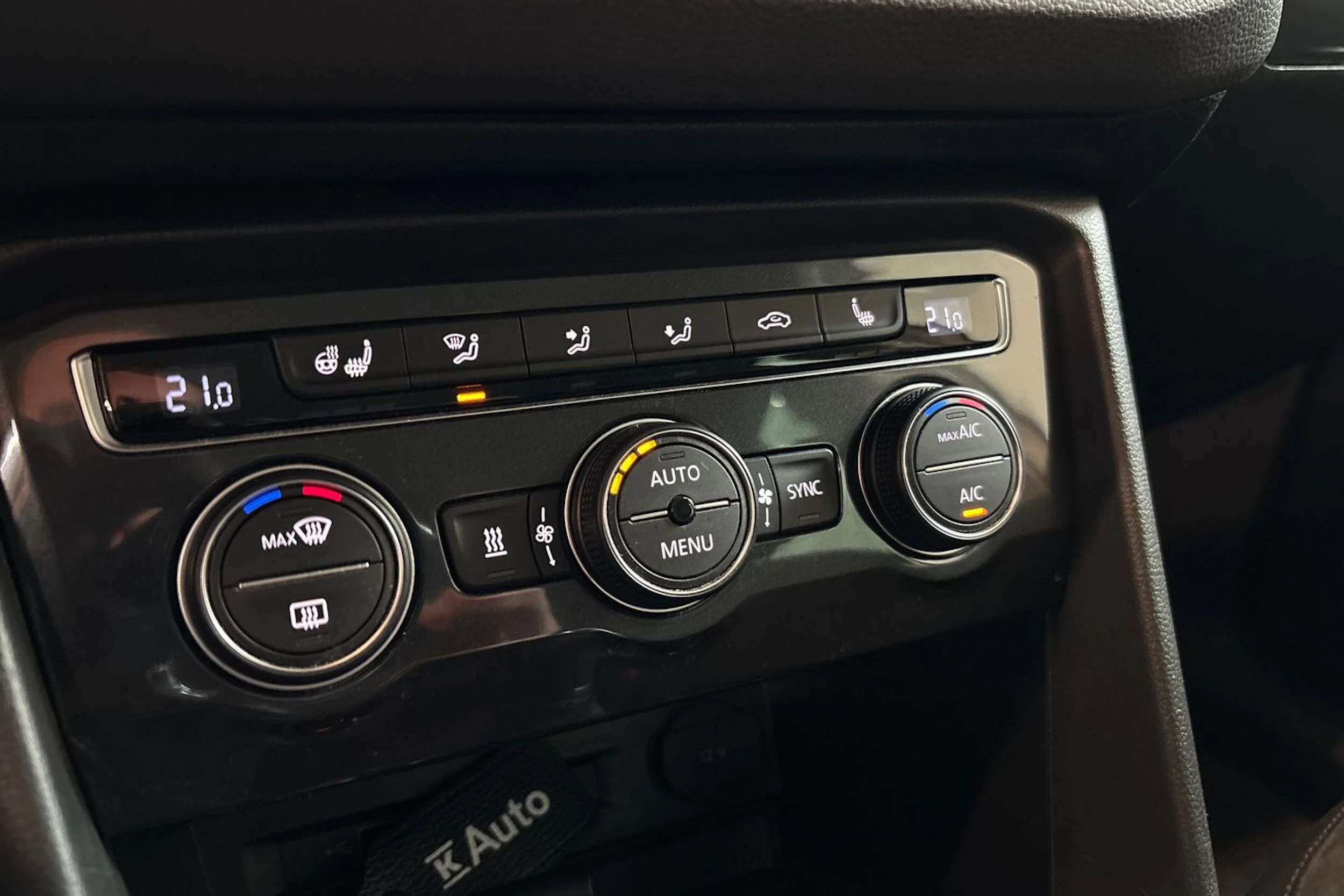 Valkoinen Volkswagen Tiguan 2018 kuva 26.