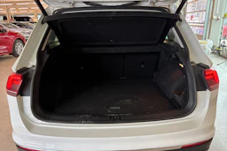 Valkoinen Volkswagen Tiguan 2018 kuva 28.