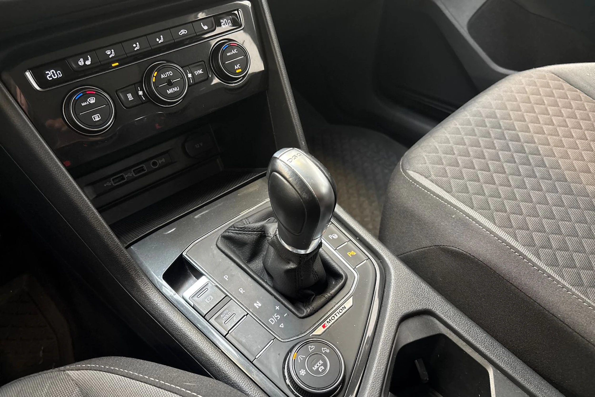 musta Volkswagen Tiguan 2018 kuva 21.