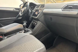 musta Volkswagen Tiguan 2018 kuva 23.