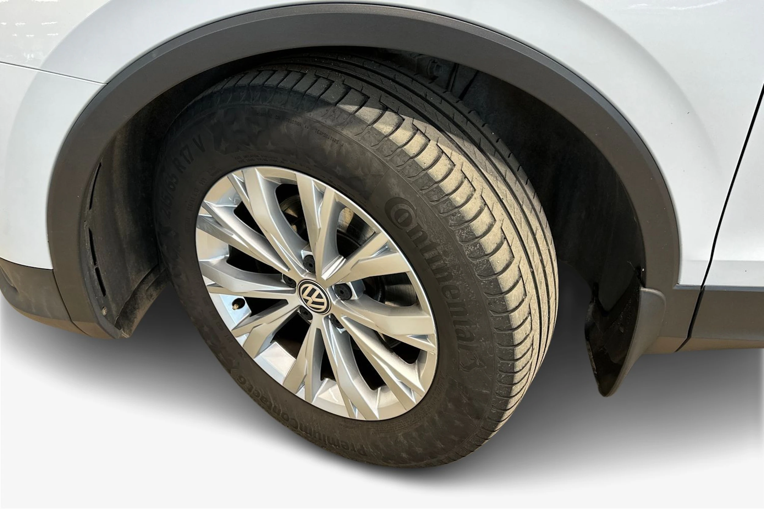 valkoinen Volkswagen Tiguan 2018 kuva 12.