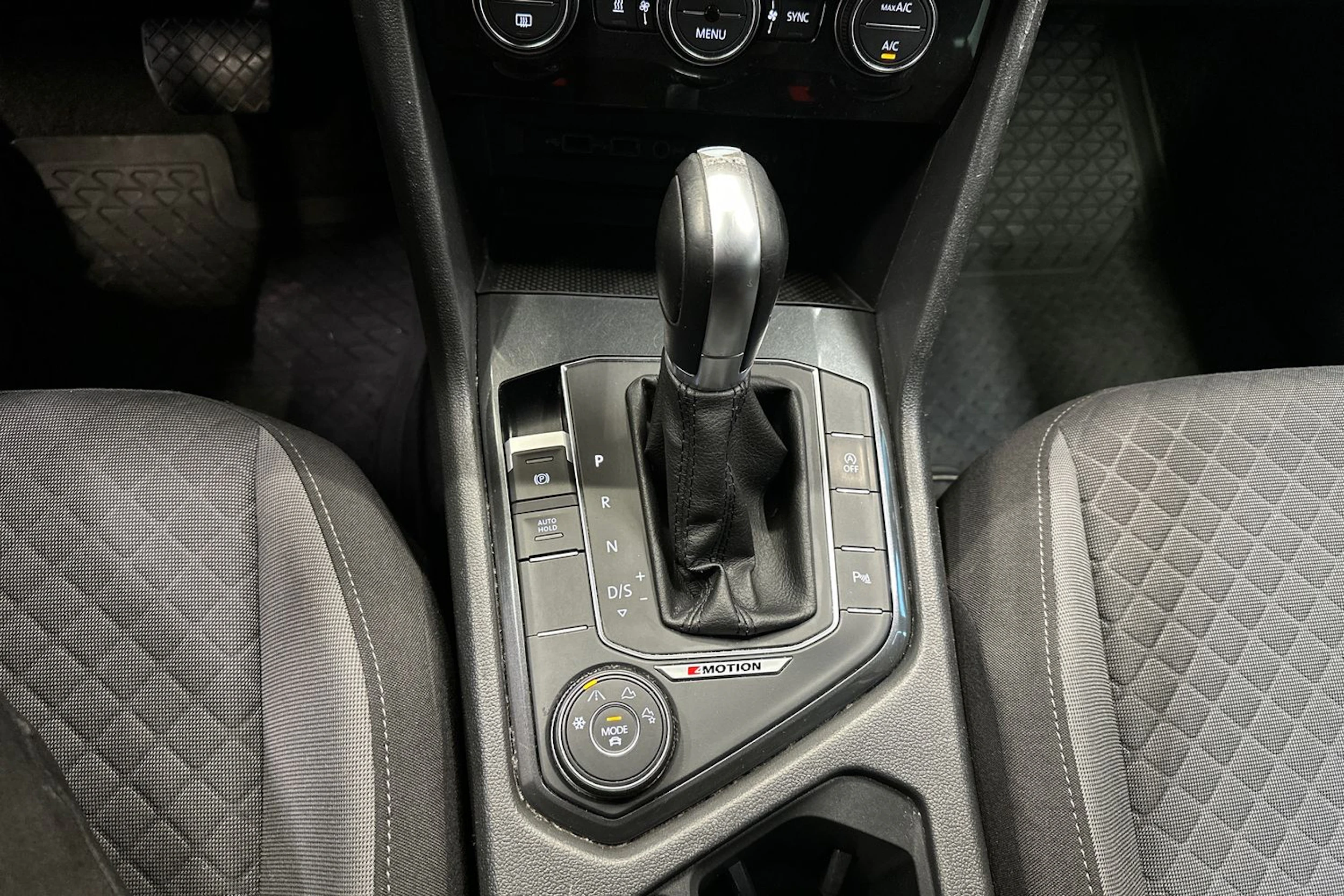 valkoinen Volkswagen Tiguan 2018 kuva 21.