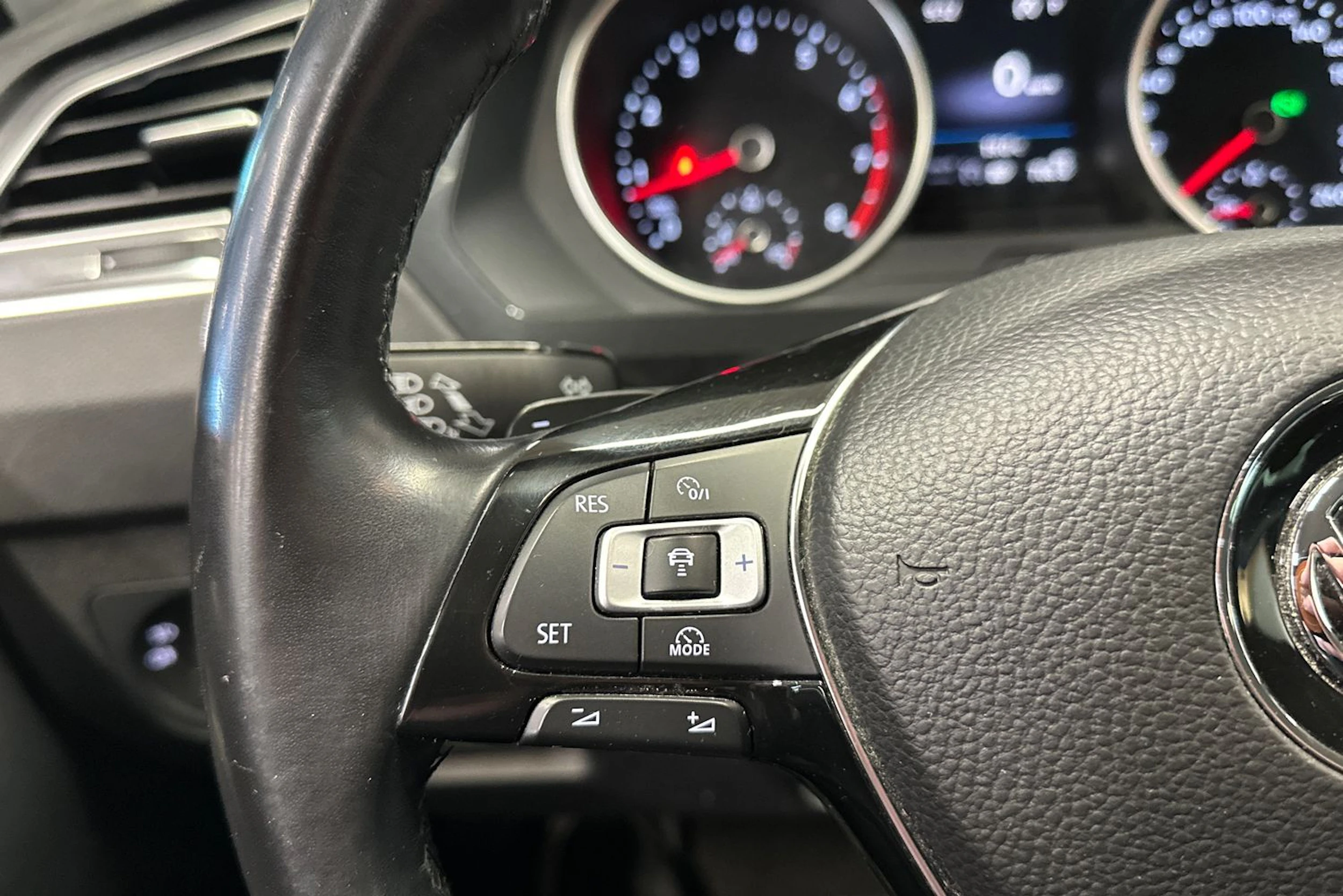 valkoinen Volkswagen Tiguan 2018 kuva 23.