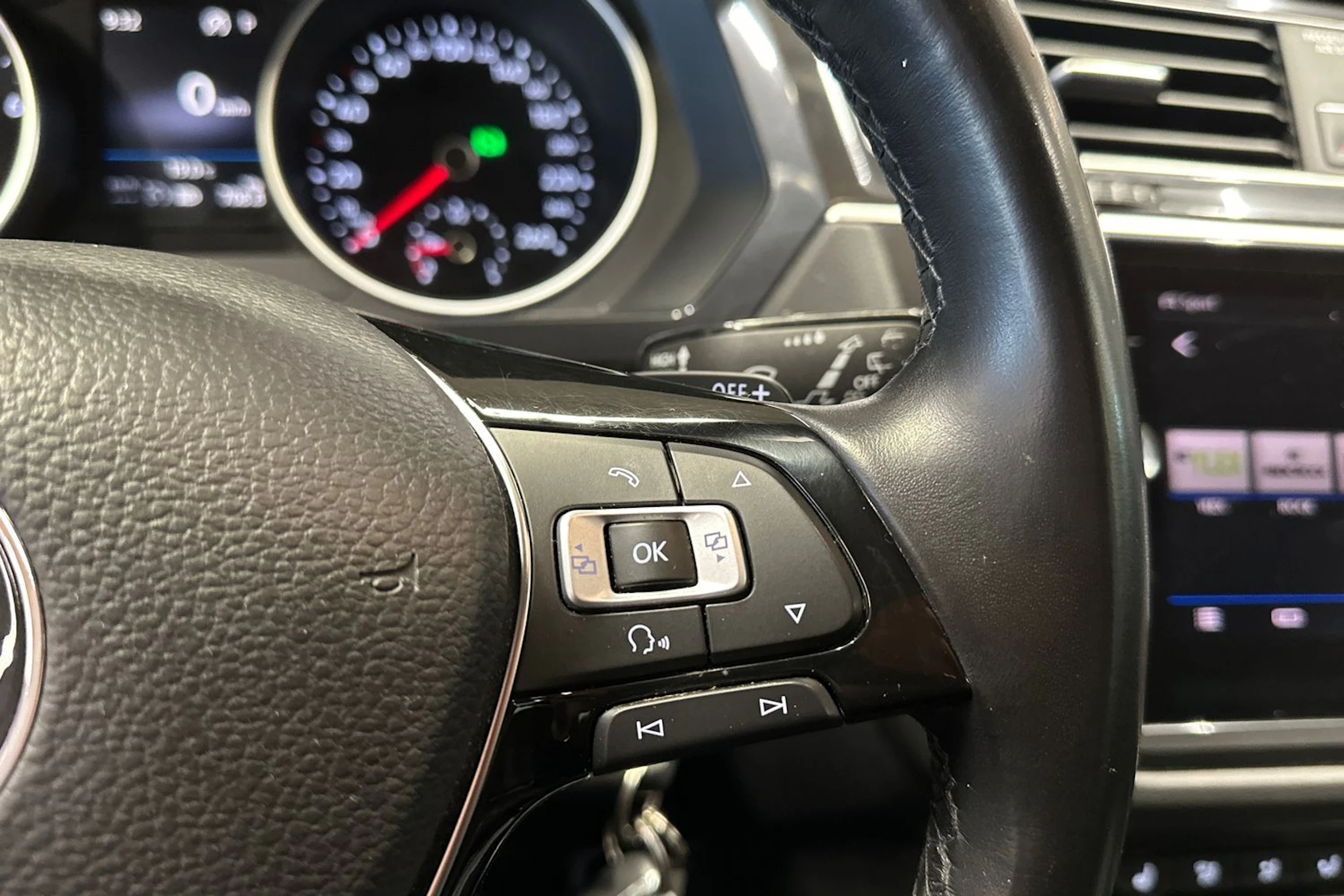 valkoinen Volkswagen Tiguan 2018 kuva 24.