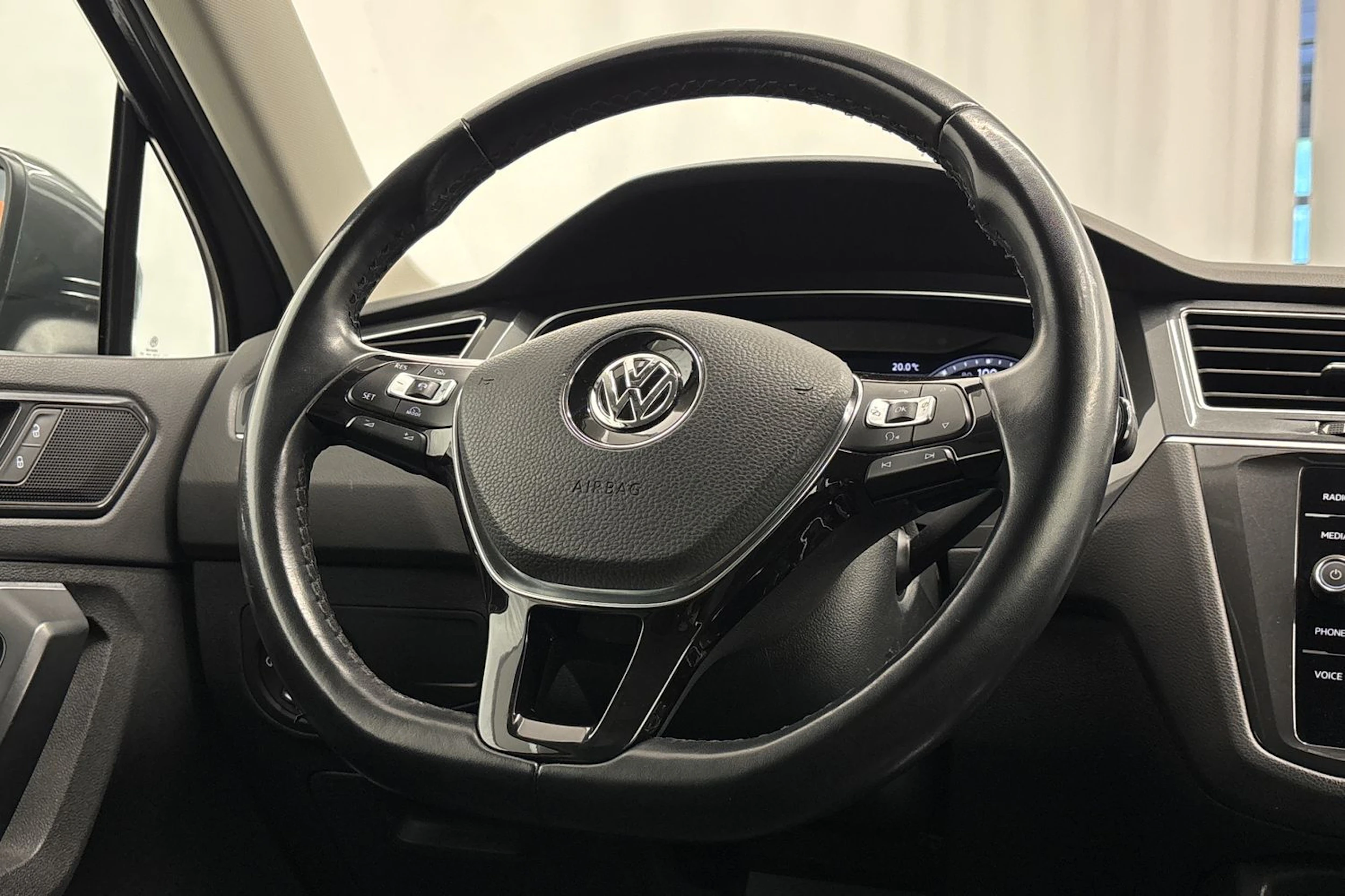 met. harmaa Volkswagen Tiguan 2018 kuva 16.