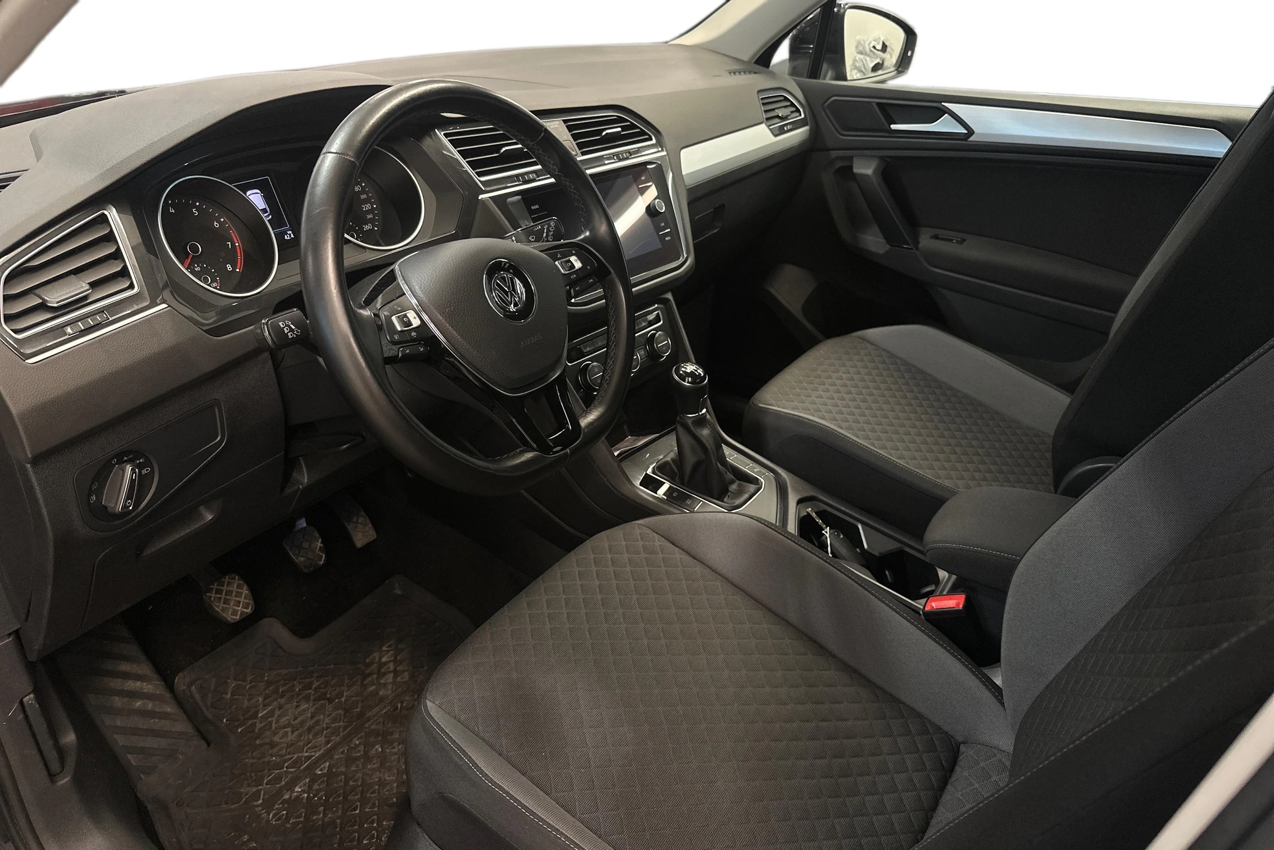 Musta Volkswagen Tiguan 2019 kuva 7.