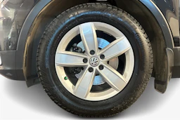Musta Volkswagen Tiguan 2019 kuva 11.