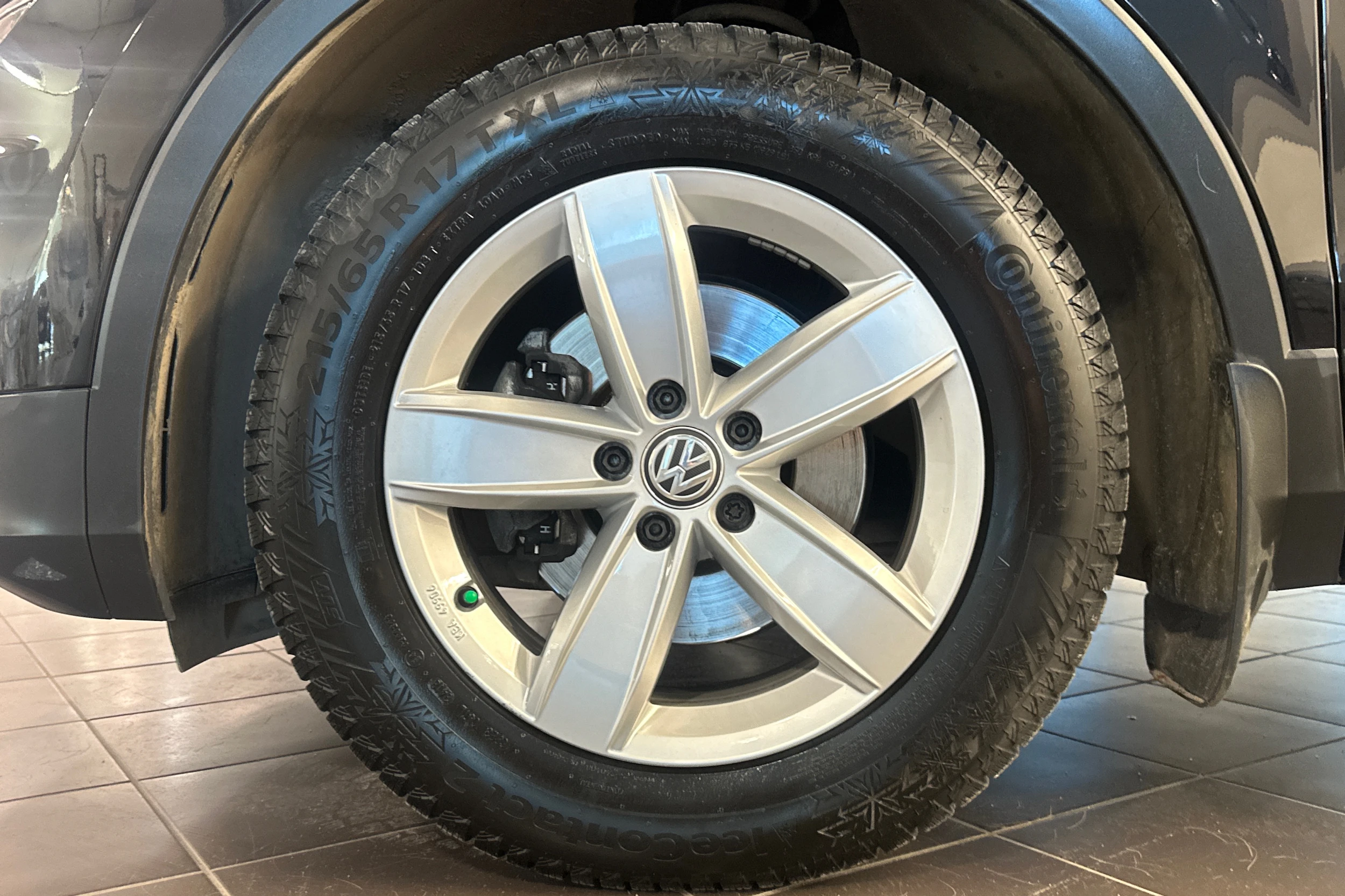 Musta Volkswagen Tiguan 2019 kuva 13.