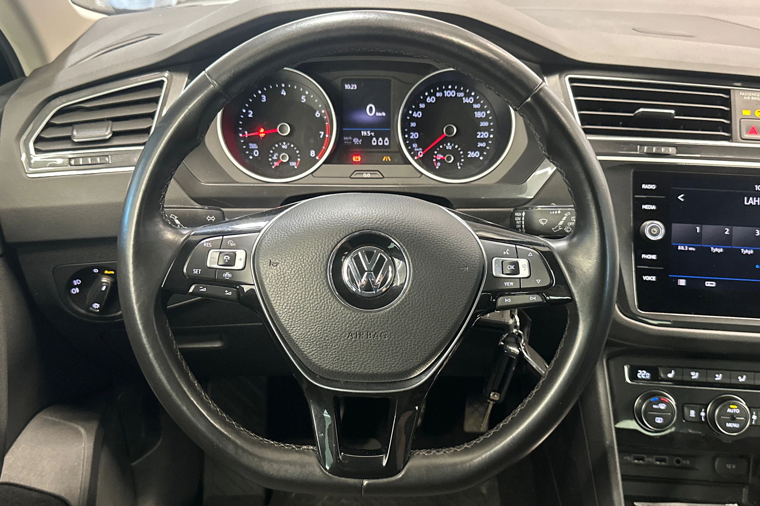 Musta Volkswagen Tiguan 2019 kuva 14.