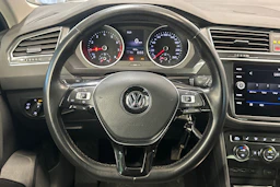Musta Volkswagen Tiguan 2019 kuva 14.