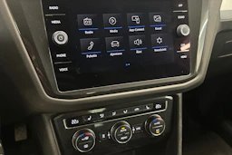 Musta Volkswagen Tiguan 2019 kuva 18.