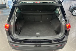 Musta Volkswagen Tiguan 2019 kuva 22.