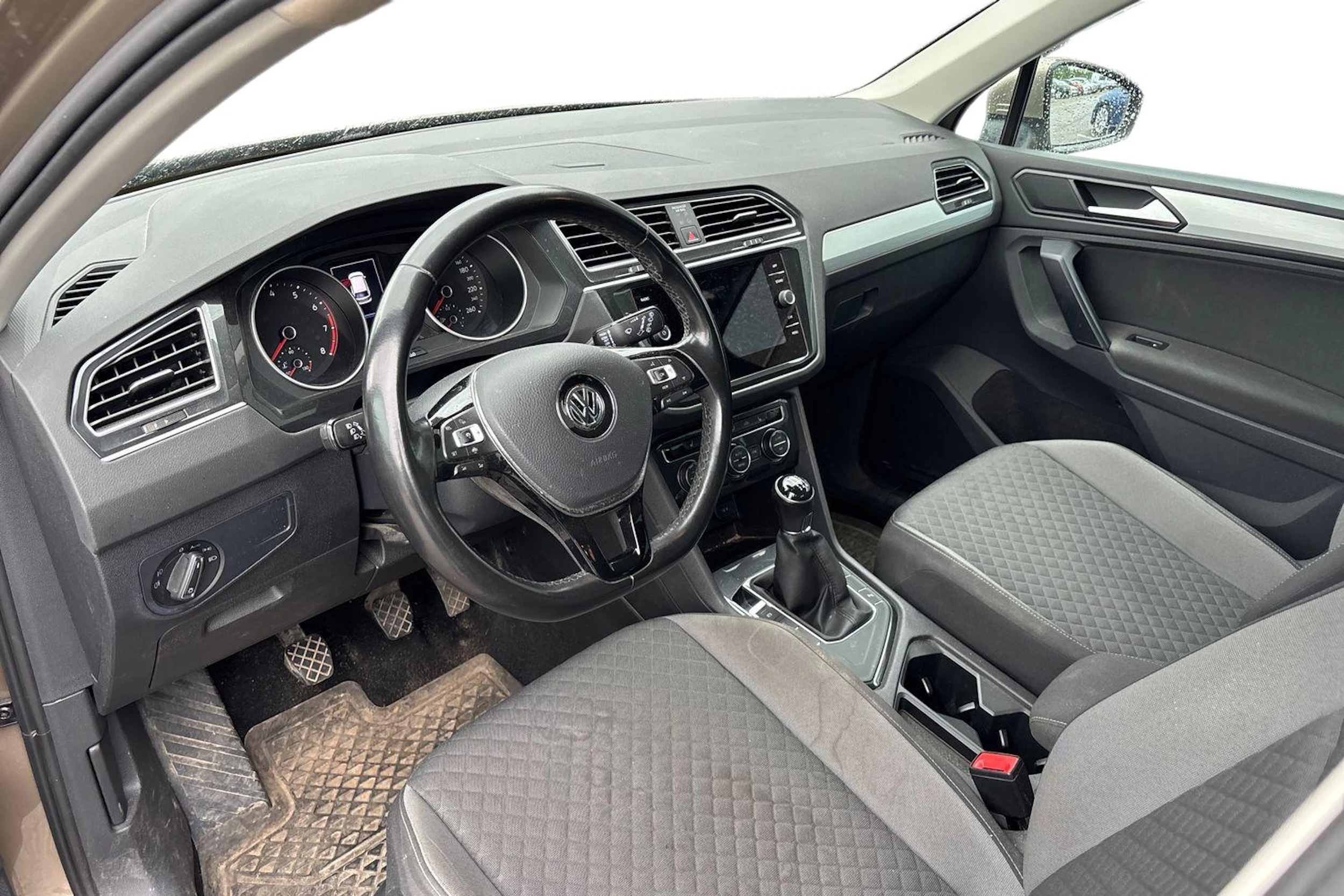 met. ruskea (beige) Volkswagen Tiguan 2019 kuva 3.
