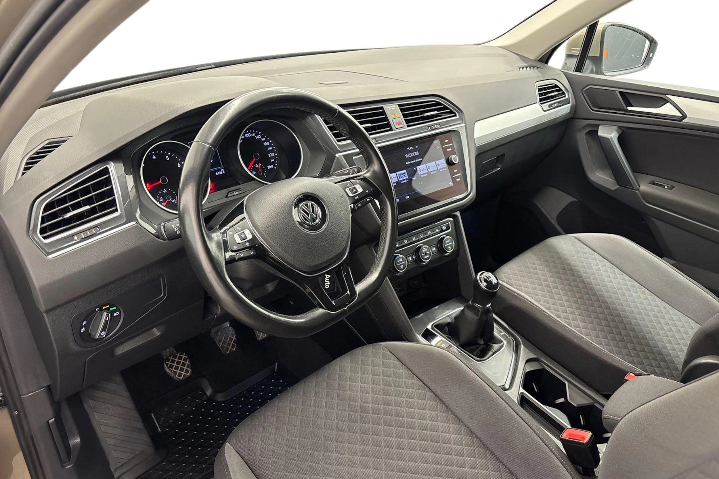 met. ruskea (beige) Volkswagen Tiguan 2019 kuva 6.