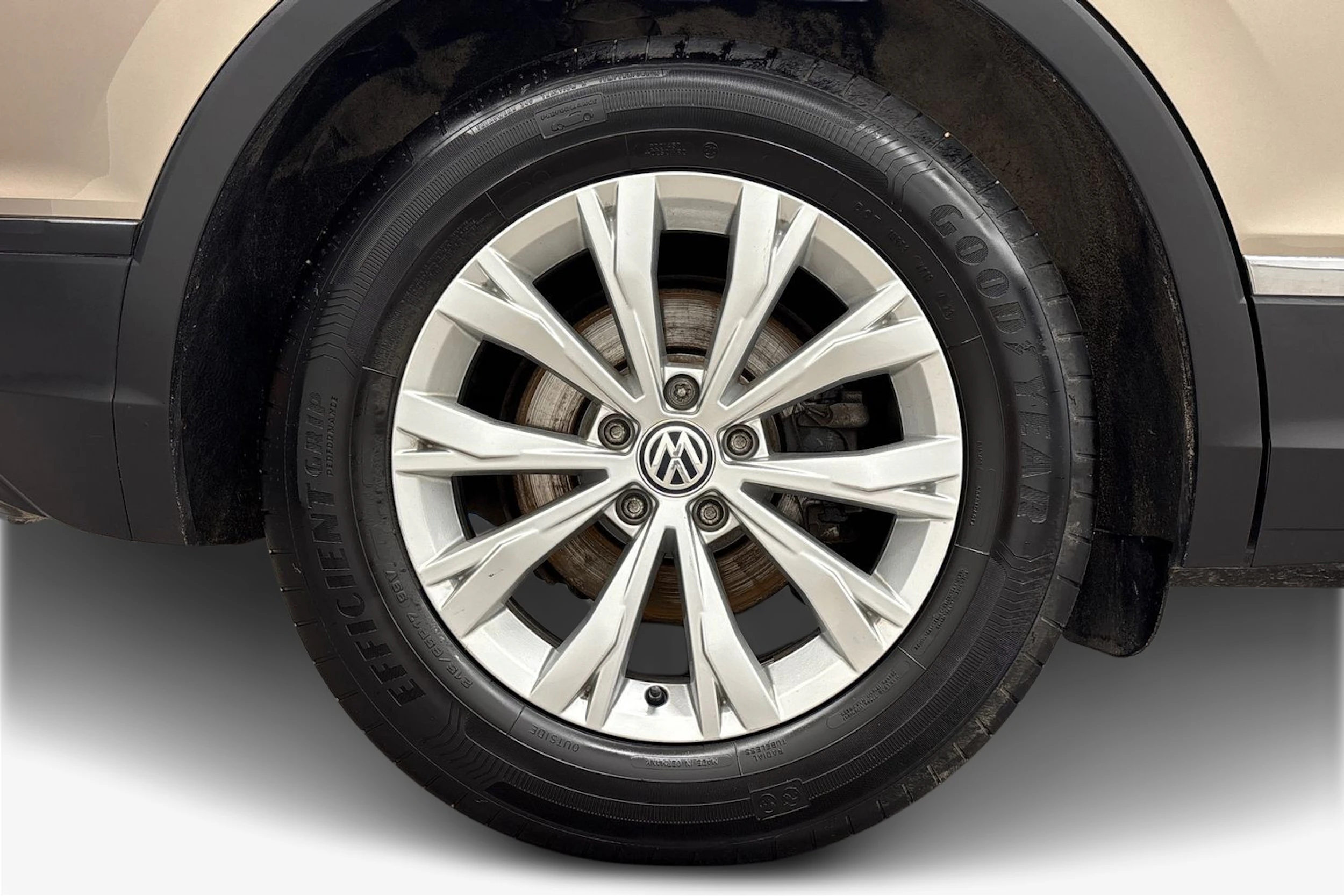 met. ruskea (beige) Volkswagen Tiguan 2019 kuva 9.