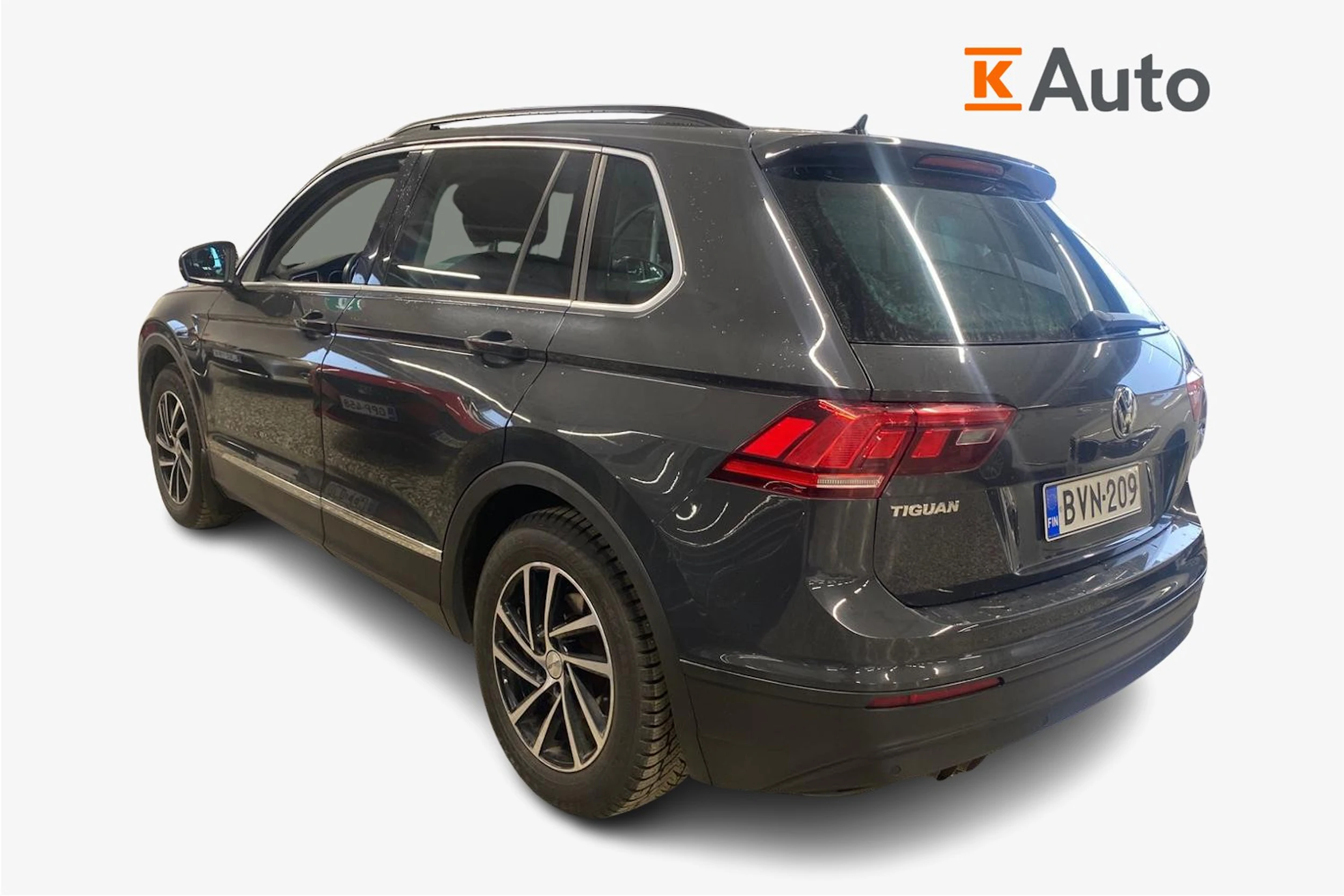 Harmaa Volkswagen Tiguan 2019 kuva 2.