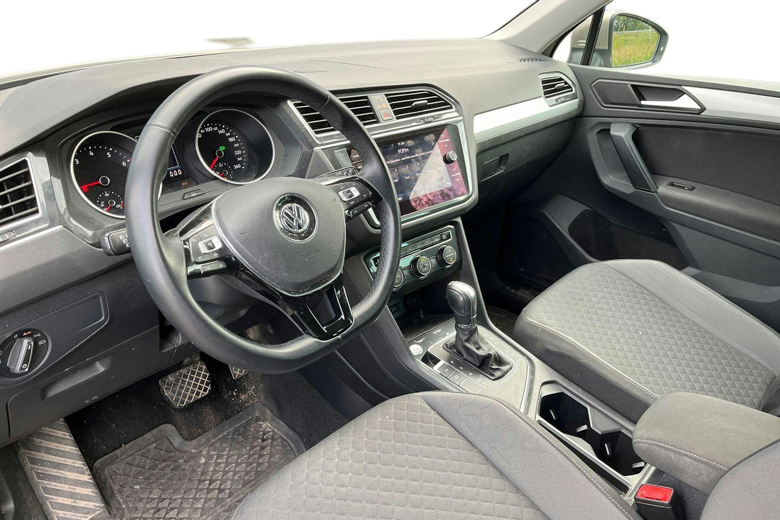 ruskea (beige) Volkswagen Tiguan 2019 kuva 3.