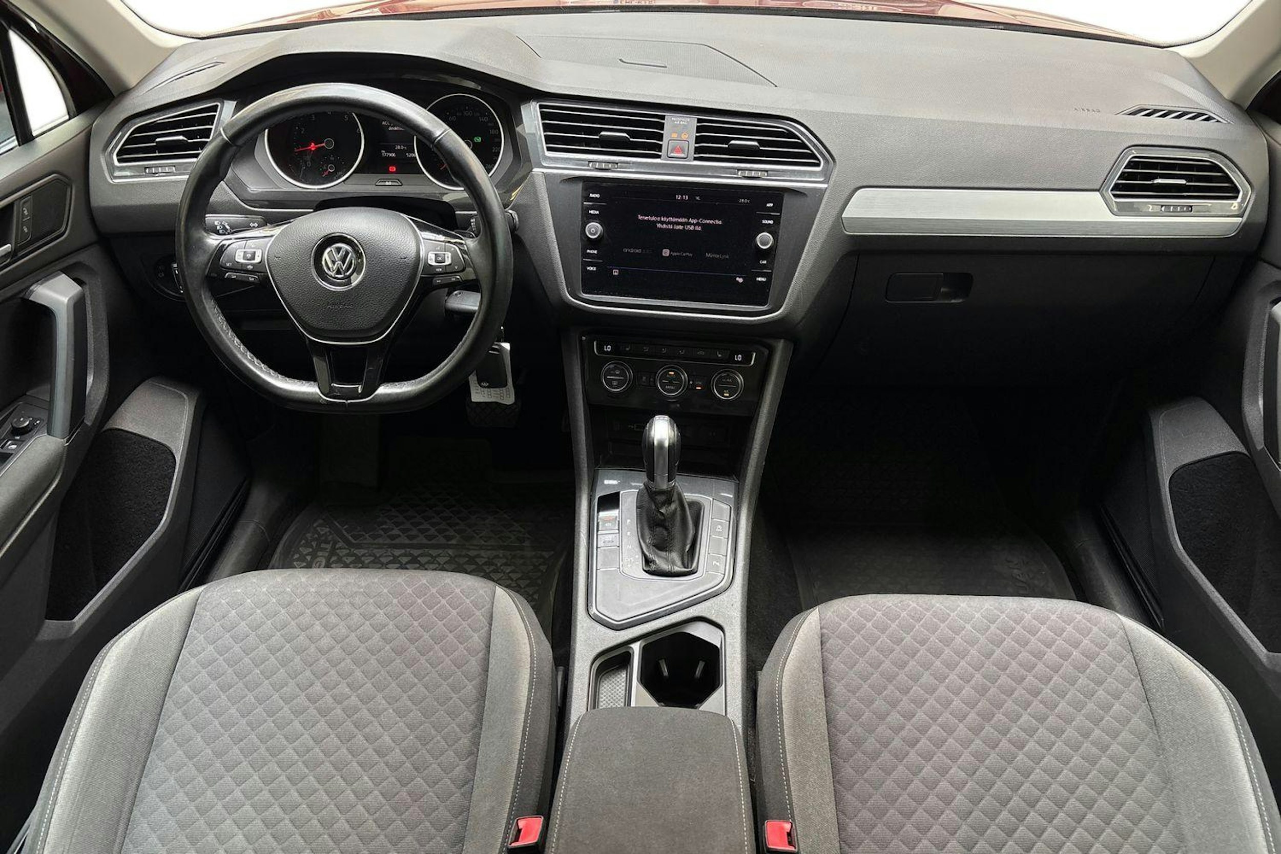 punainen Volkswagen Tiguan 2019 kuva 9.