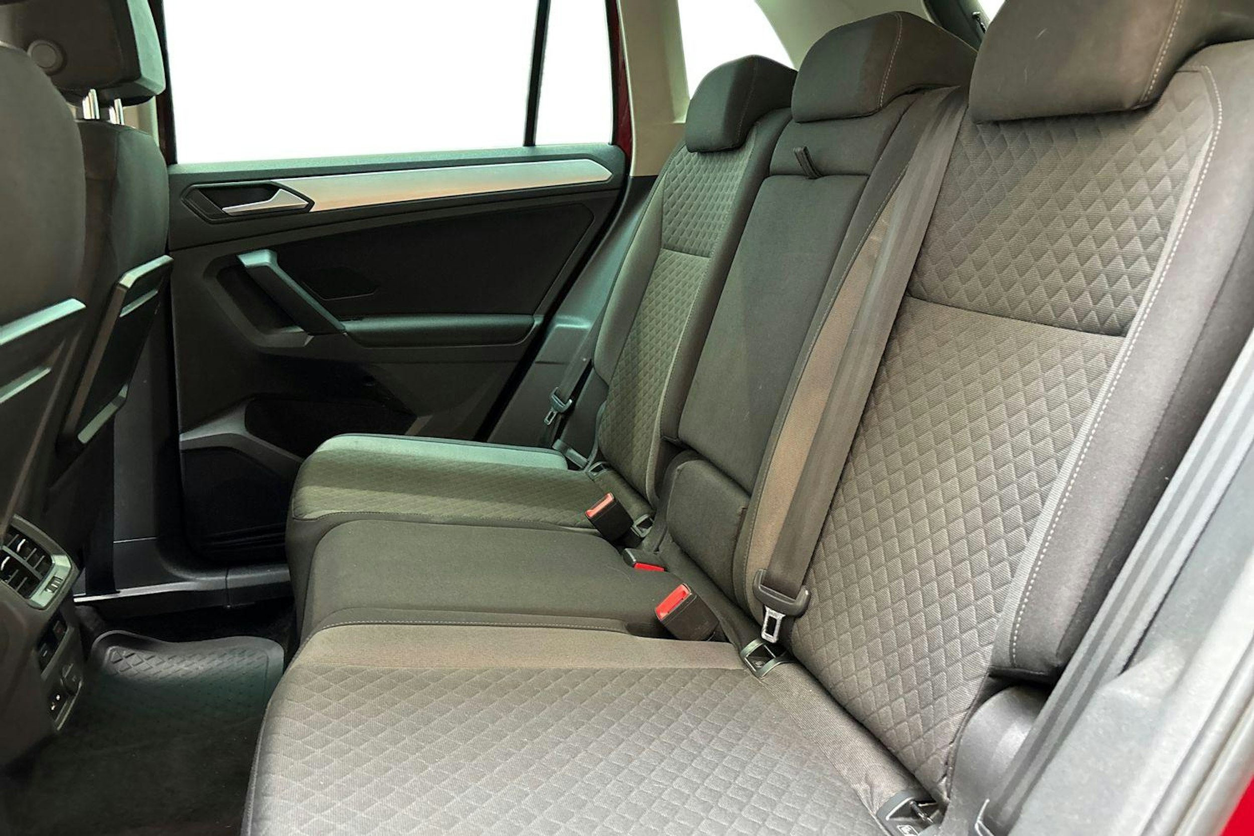punainen Volkswagen Tiguan 2019 kuva 10.