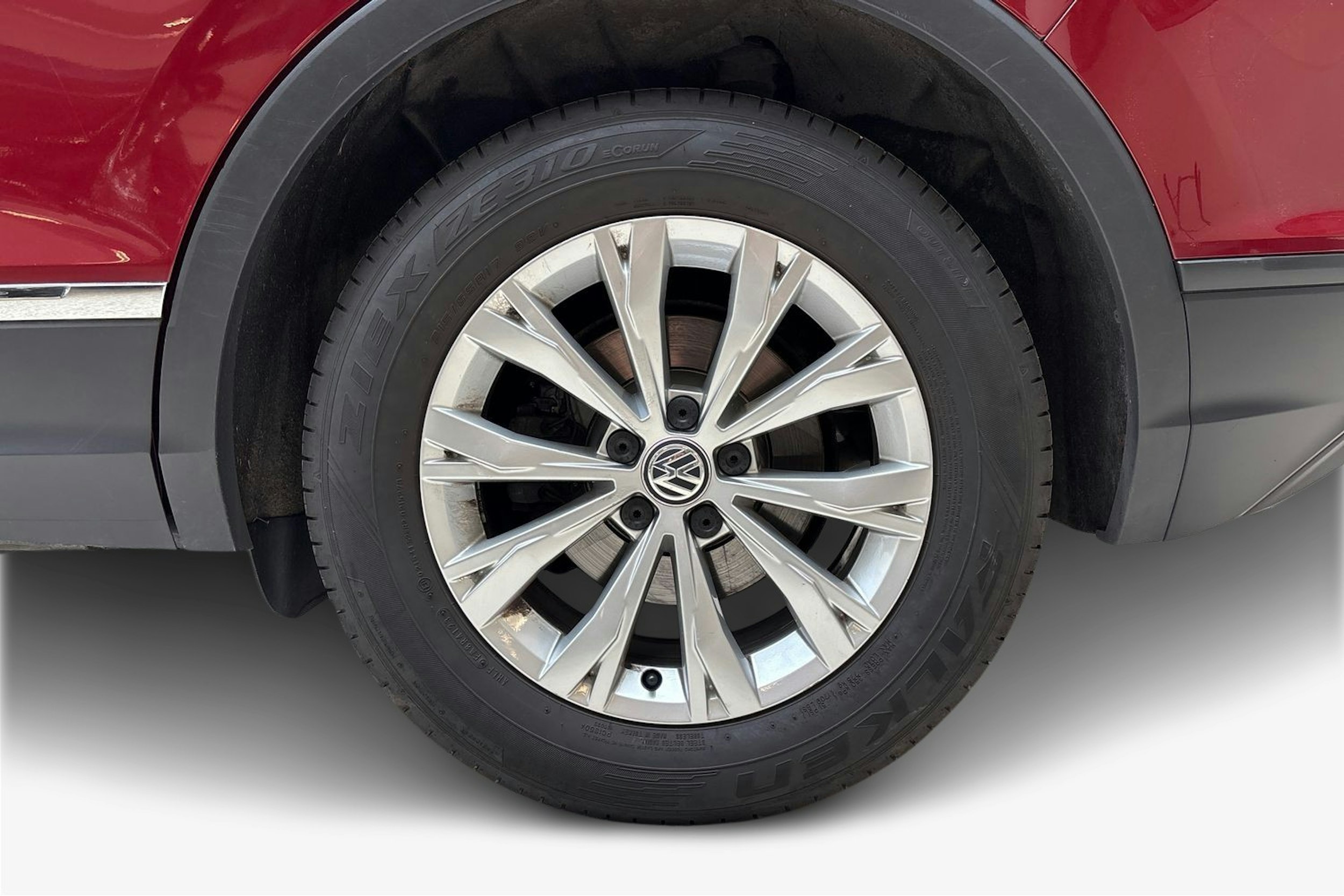 punainen Volkswagen Tiguan 2019 kuva 11.