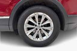 punainen Volkswagen Tiguan 2019 kuva 11.