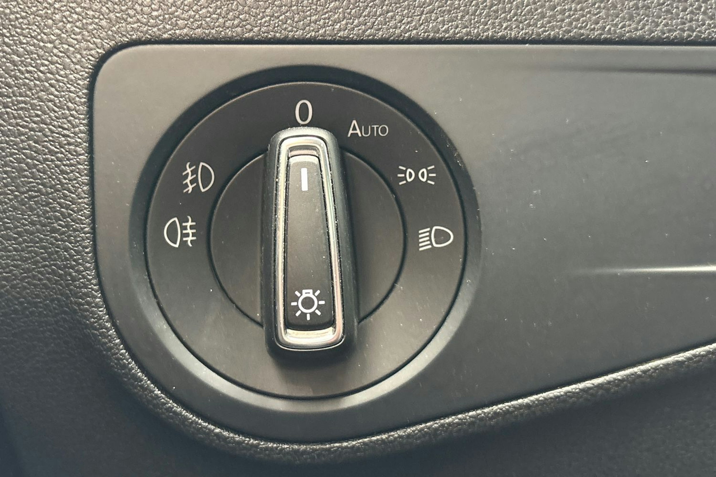 punainen Volkswagen Tiguan 2019 kuva 17.