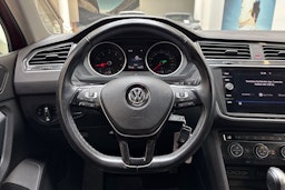 punainen Volkswagen Tiguan 2019 kuva 20.