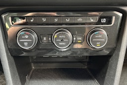 punainen Volkswagen Tiguan 2019 kuva 25.