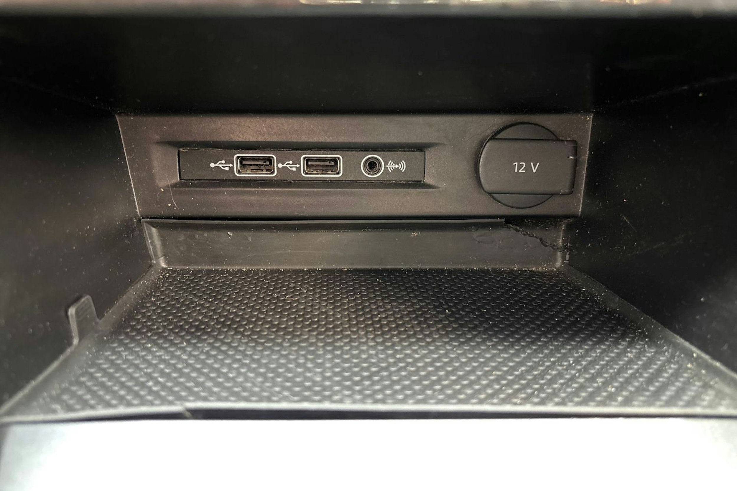 punainen Volkswagen Tiguan 2019 kuva 26.