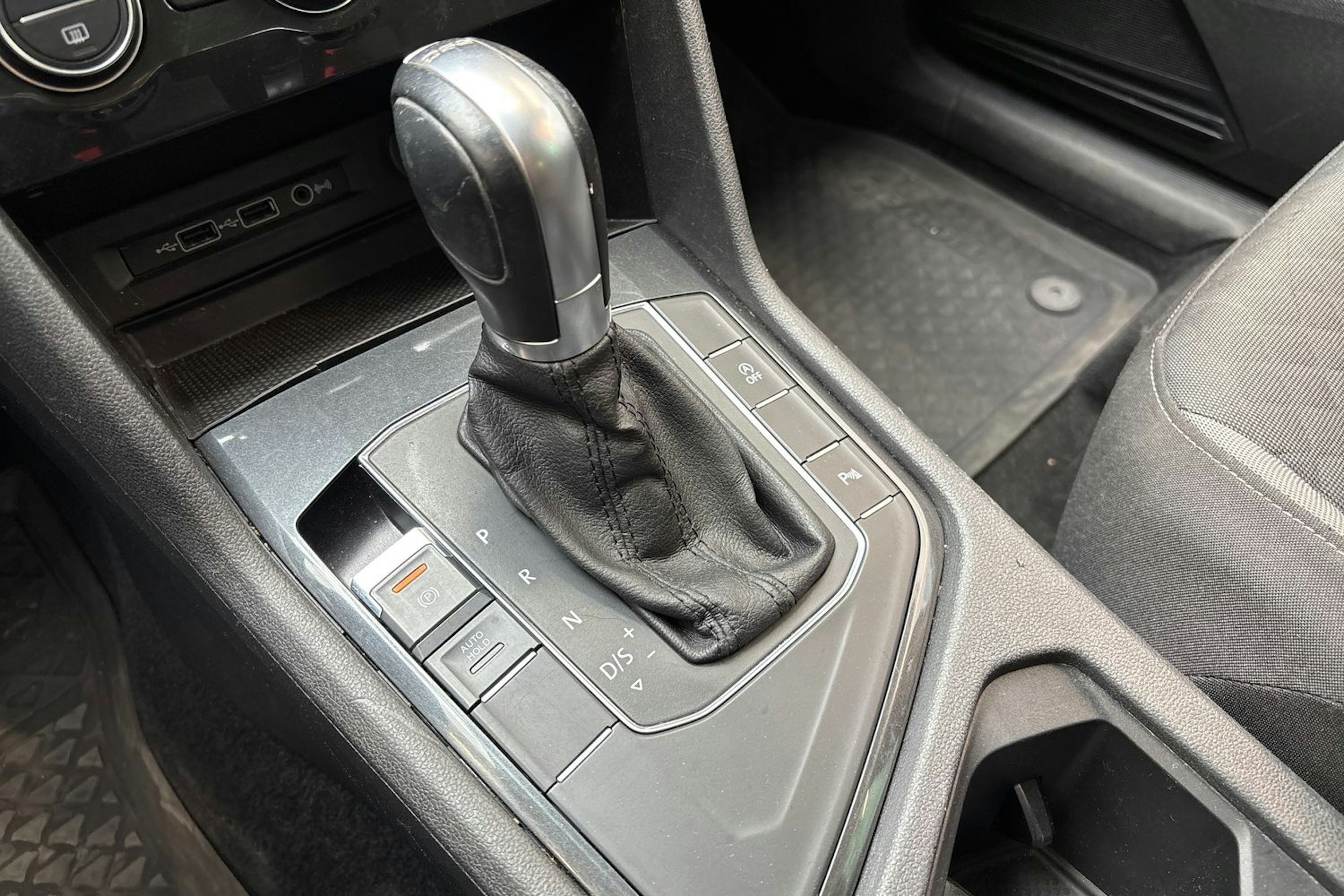 punainen Volkswagen Tiguan 2019 kuva 27.