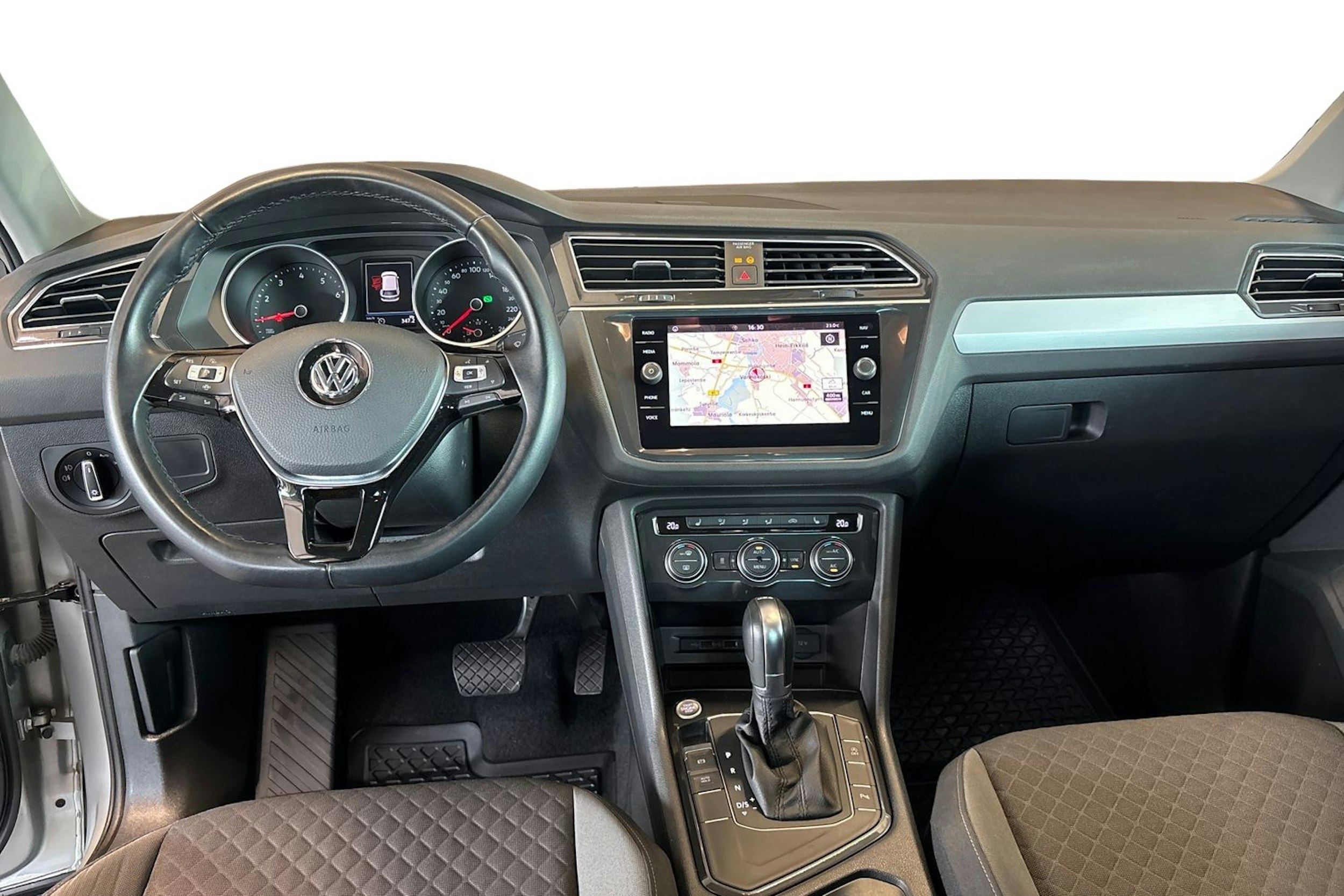 Harmaa Volkswagen Tiguan 2019 kuva 7.